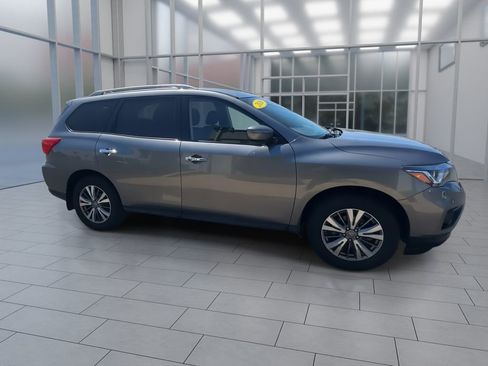 Used 2020 Nissan Pathfinder S FWD image 9