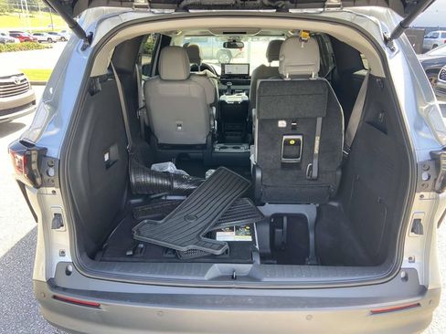 Used 2025 Toyota Sienna XLE w/ XLE Plus Package FWD image 10
