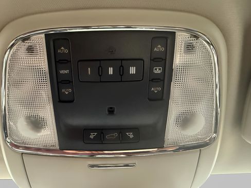 Used 2012 Jeep Grand Cherokee Limited w/ Luxury Group II image 32