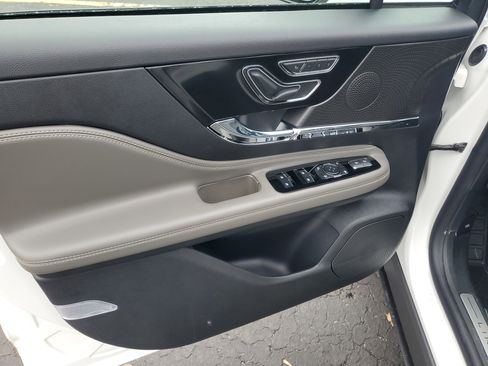 New 2026 Lincoln Corsair Premiere image 8