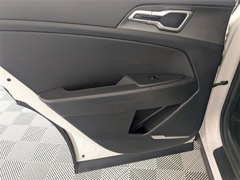 Used 2023 Kia Sportage LX image 24