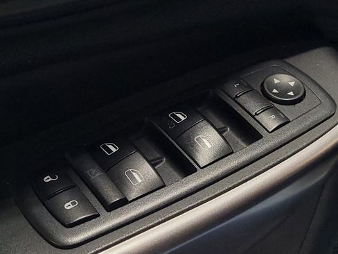 Used 2019 Jeep Cherokee Latitude Plus w/ Cold Weather Group AWD/4WD image 27