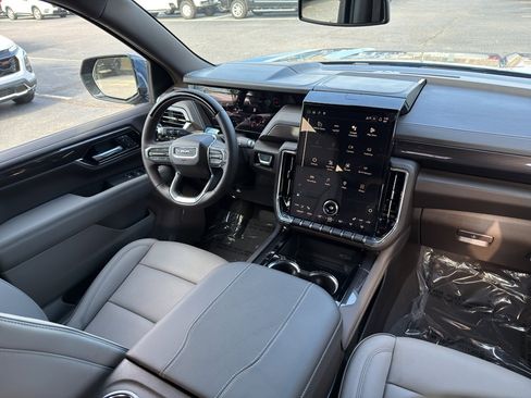 New 2026 GMC Yukon Elevation image 14