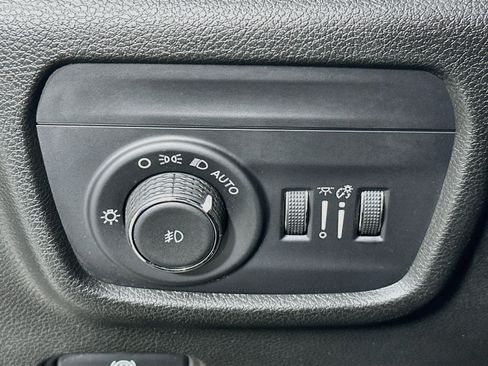 Used 2023 Jeep Grand Cherokee L Limited RWD image 10