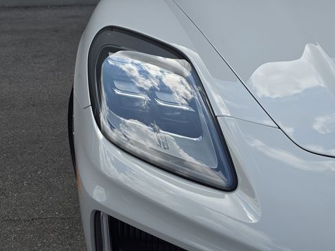 New 2025 Porsche Panamera 4 image 9