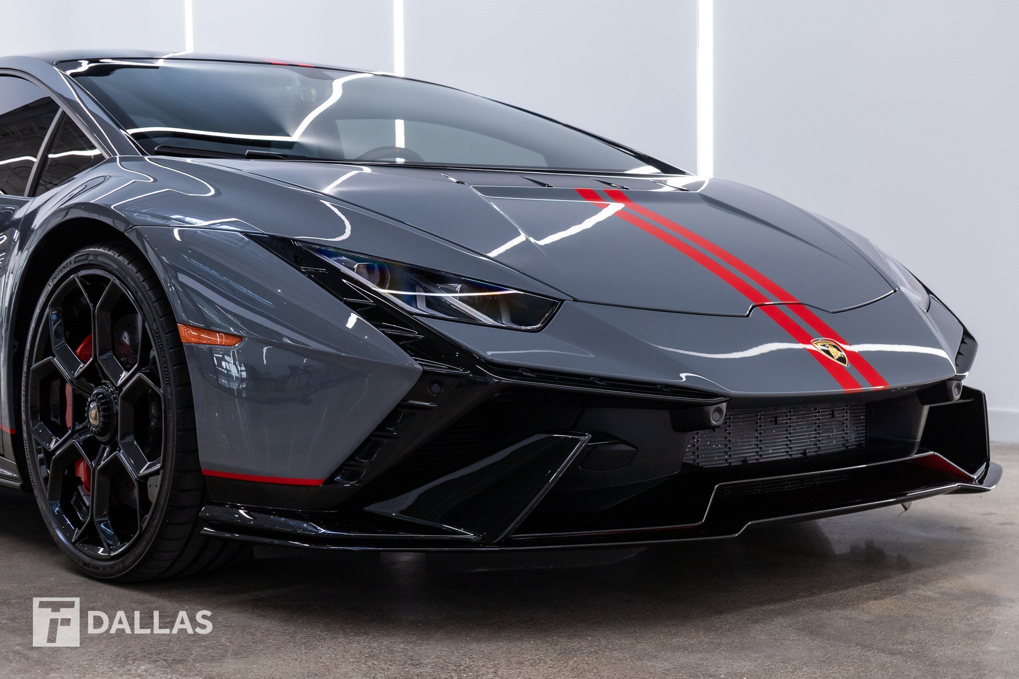 Used 2023 Lamborghini Huracan Tecnica RWD image 18