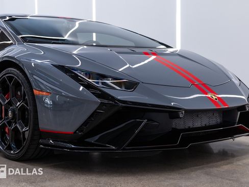Used 2023 Lamborghini Huracan Tecnica RWD image 18