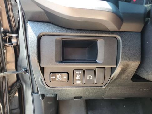 Used 2019 Toyota Tacoma TRD Off-Road AWD/4WD image 31