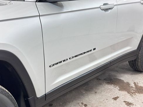 New 2025 Jeep Grand Cherokee Laredo image 16