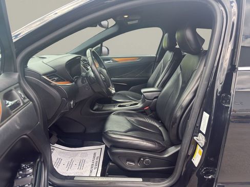 Used 2019 Lincoln MKC Select w/ Select Plus Package AWD/4WD image 9
