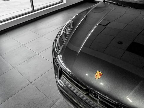 Certified 2026 Porsche Macan AWD/4WD image 32