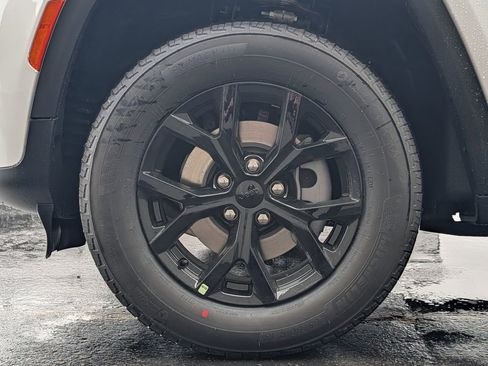 New 2026 Jeep Grand Cherokee Altitude AWD/4WD image 4