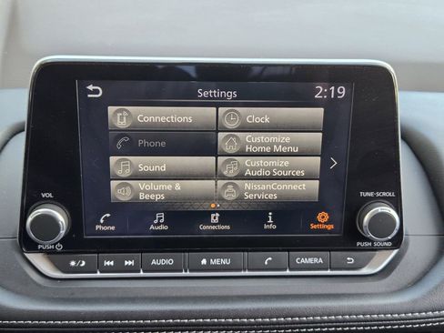 Used 2023 Nissan Rogue SV image 11