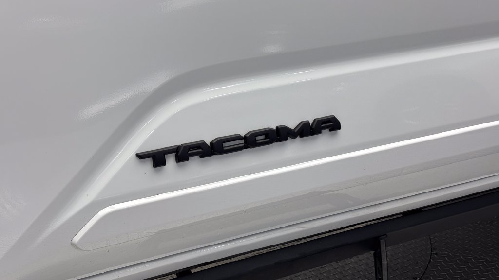Used 2025 Toyota Tacoma SR5 AWD/4WD image 11