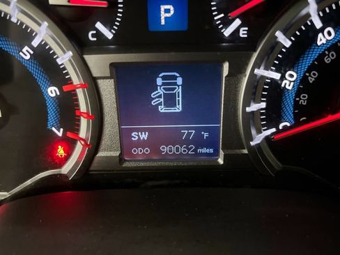 Used 2018 Toyota 4Runner Limited AWD/4WD image 13