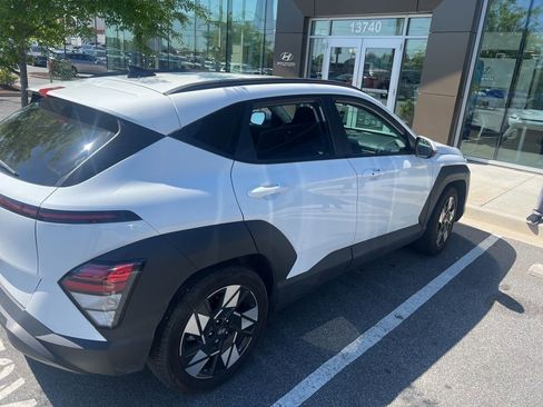 Used 2024 Hyundai Kona SEL image 3