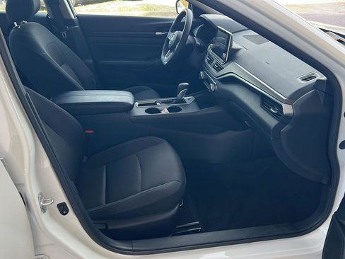 Used 2025 Nissan Altima 2.5 SV image 13