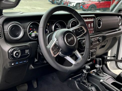 Used 2023 Jeep Wrangler Unlimited Sahara w/ Cold Weather Group AWD/4WD image 8