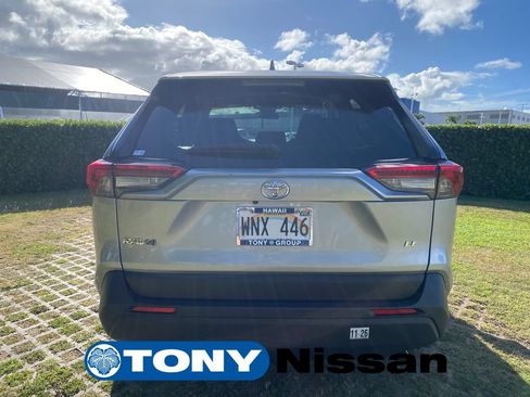 Used 2022 Toyota RAV4 LE FWD image 5