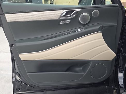 Used 2025 Genesis GV80 2.5T Prestige image 13