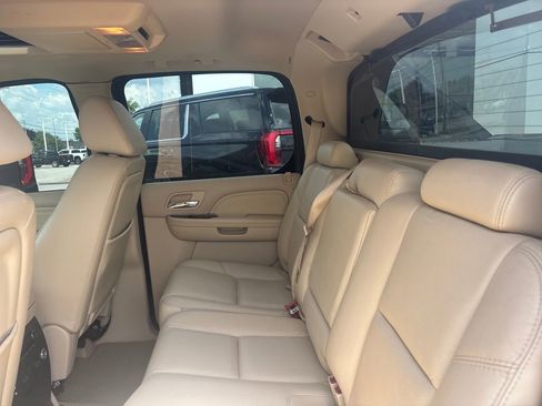 Used 2007 Cadillac Escalade EXT w/ Information Package AWD/4WD image 30