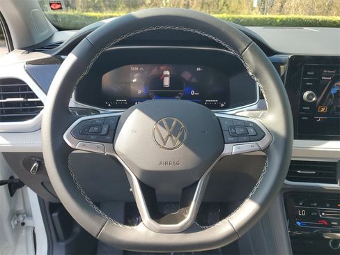 New 2026 Volkswagen Taos SE image 28