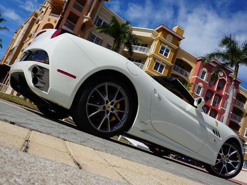 Used 2014 Ferrari California RWD image 58