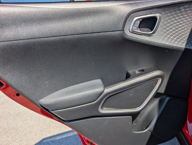 Used 2025 Kia Soul LX FWD image 30