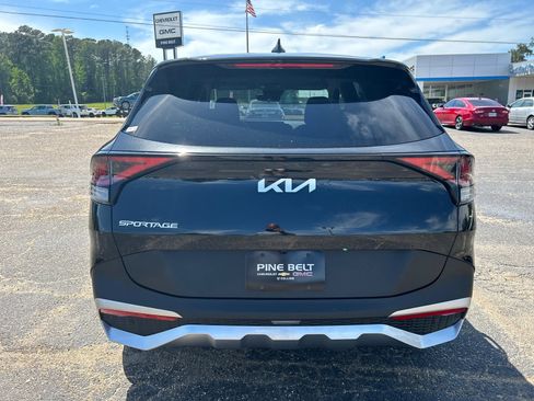 Used 2025 Kia Sportage LX FWD image 7