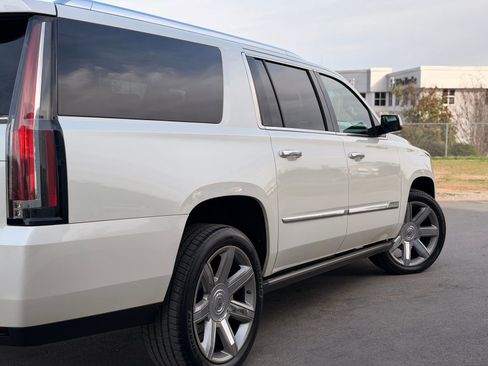 Used 2015 Cadillac Escalade ESV Premium image 2