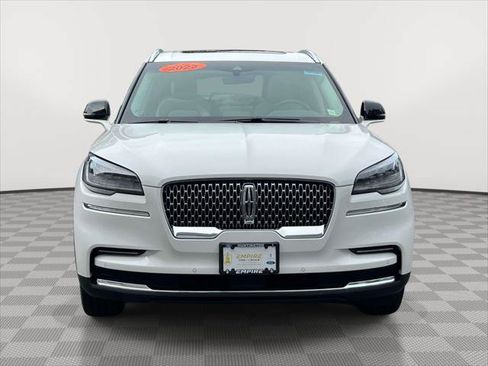 Used 2023 Lincoln Aviator AWD w/ Premium Package image 2