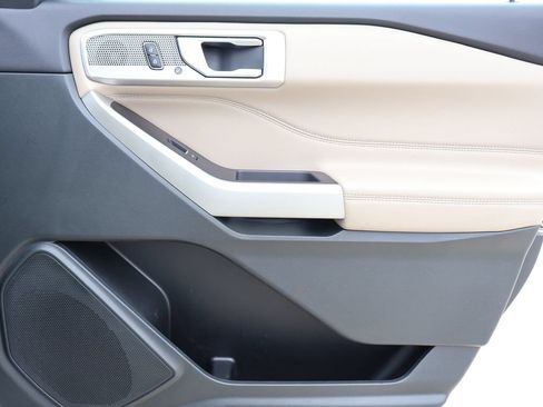 Certified 2023 Ford Explorer Limited AWD/4WD image 9