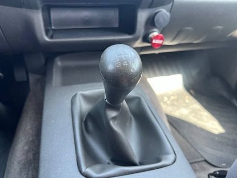 Used 2011 Nissan Frontier S w/ S Preferred Pkg RWD image 9