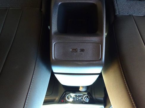 Used 2025 Chevrolet Trax LT image 34