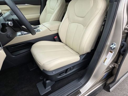Used 2025 INFINITI QX60 Sensory w/ Vision Package AWD/4WD image 6