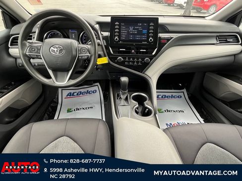 Used 2021 Toyota Camry LE image 9