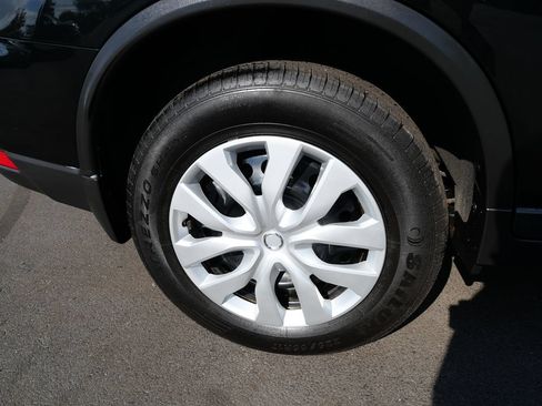 Used 2018 Nissan Rogue S AWD/4WD image 34