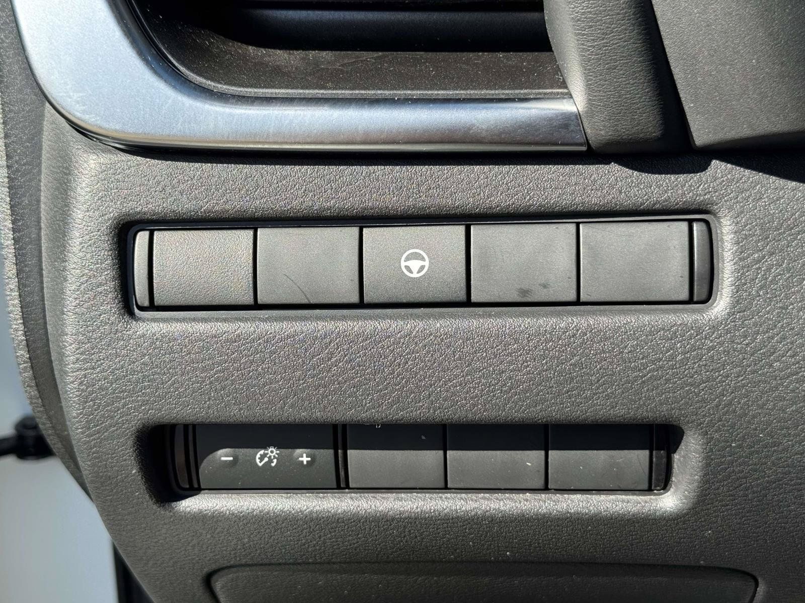 Used 2022 Nissan Rogue SV AWD/4WD image 24