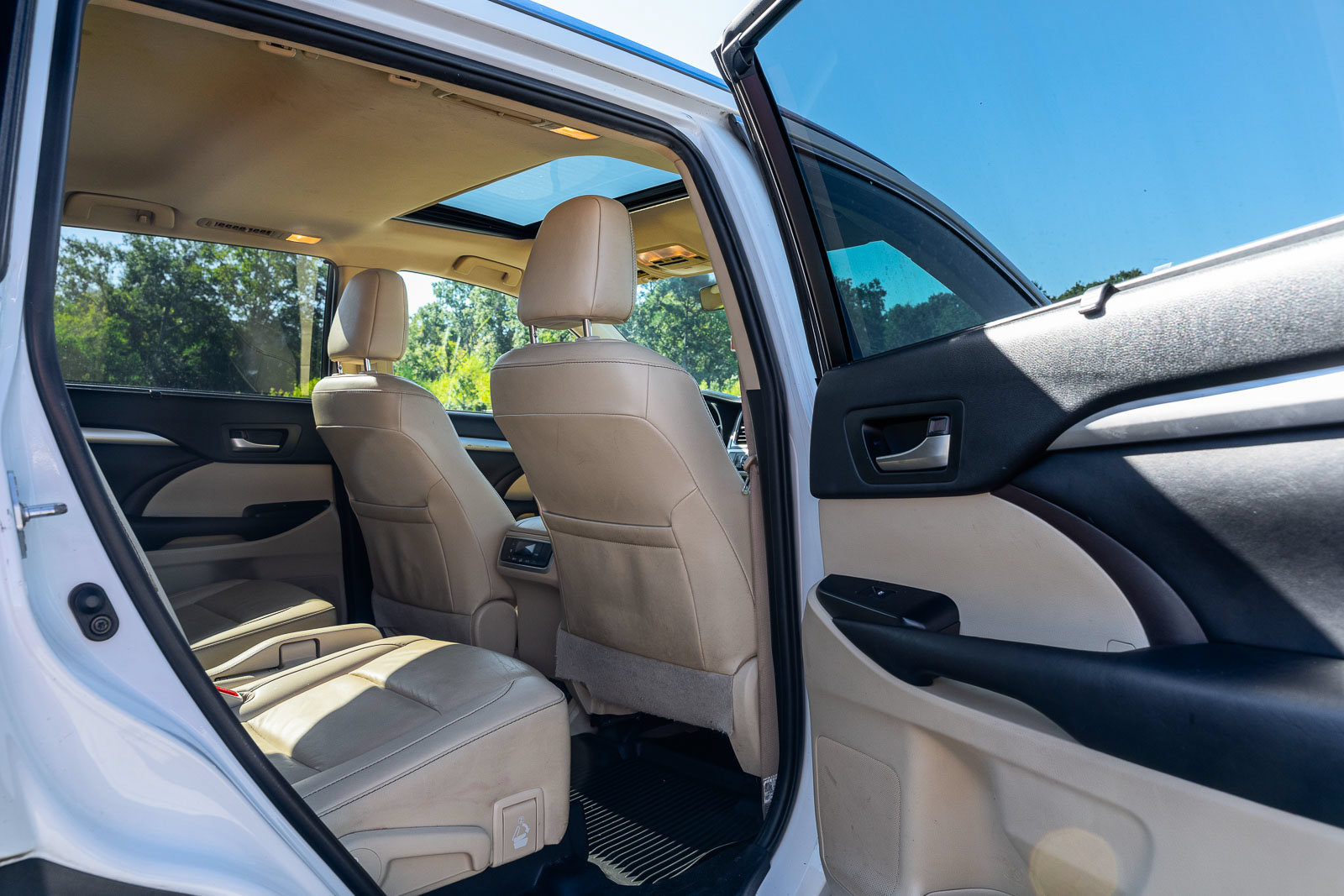 Used 2019 Toyota Highlander XLE FWD image 15