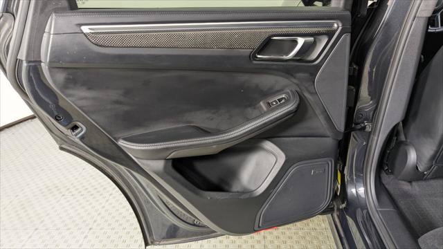 Used 2017 Porsche Macan Turbo AWD/4WD image 12