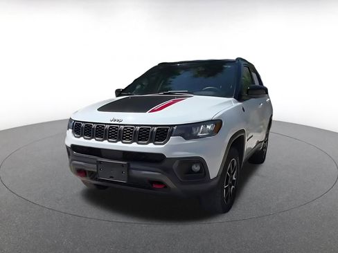 Used 2025 Jeep Compass Trailhawk w/ Trailer Tow Group AWD/4WD image 7