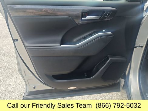 Used 2022 Toyota Highlander Limited AWD/4WD image 12