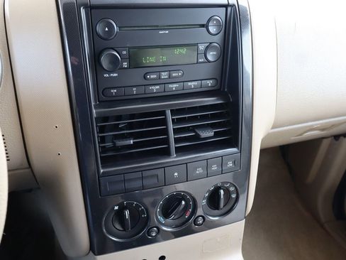 Used 2007 Ford Explorer XLT image 32
