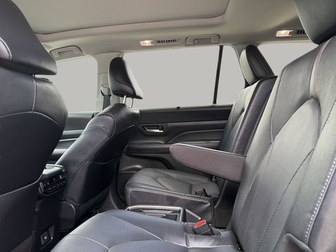 Used 2024 Toyota Grand Highlander AWD image 18