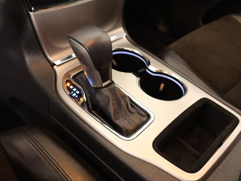 Used 2019 Jeep Grand Cherokee Altitude image 9