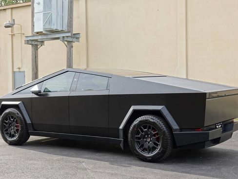 Used 2024 Tesla Cybertruck AWD Crew Cab image 57