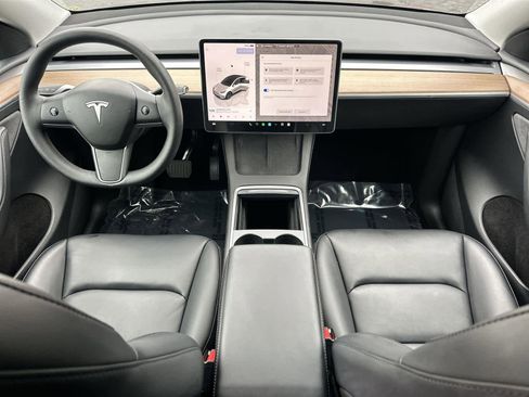 Used 2024 Tesla Model Y Long Range image 10
