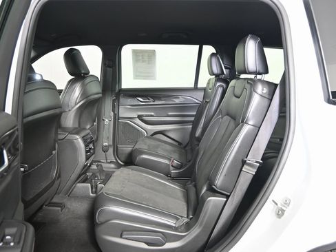 Used 2022 Jeep Grand Cherokee L Laredo image 18