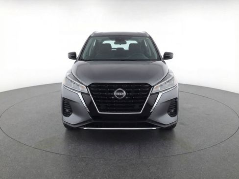 Used 2024 Nissan Kicks SV image 2