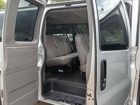 Used 2014 GMC Savana 3500 LS w/ Chrome Appearance Package RWD image 18